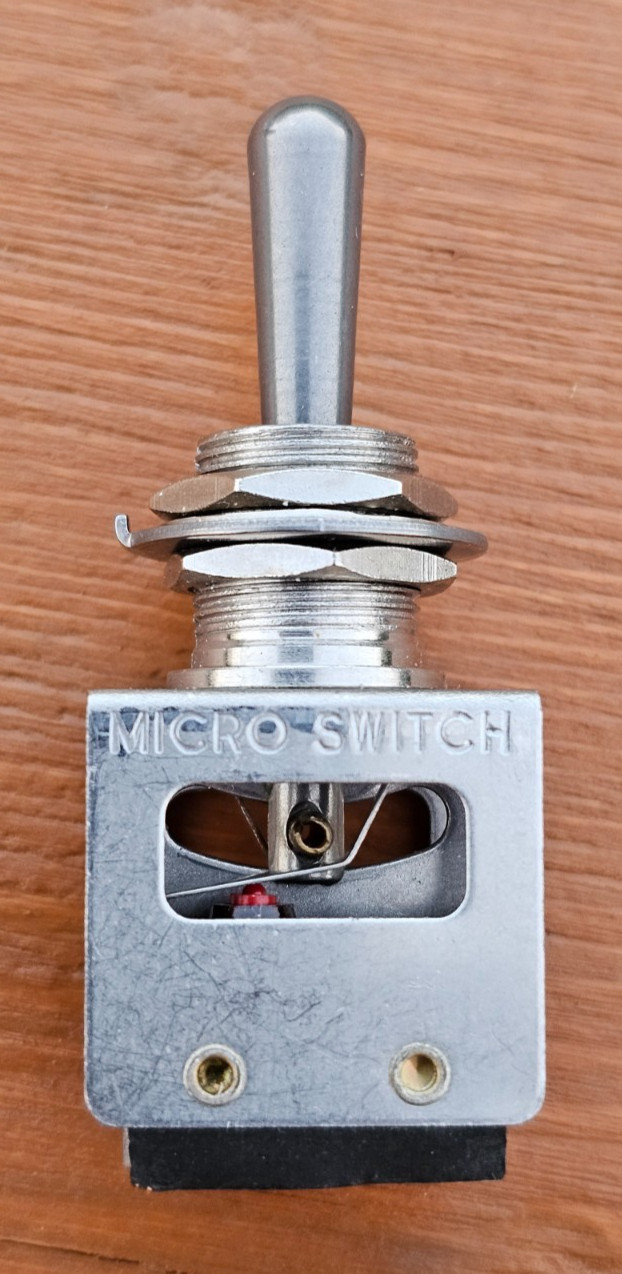 MICRO SWITCH   13AT2