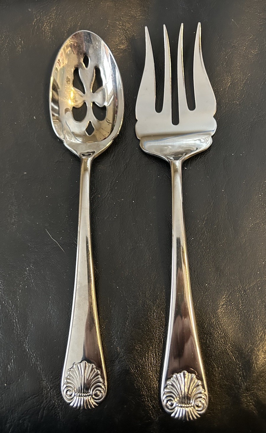 William Roberts 18/10 Williamsburg Shell Pierced Serving Spoon &Serving Fork
