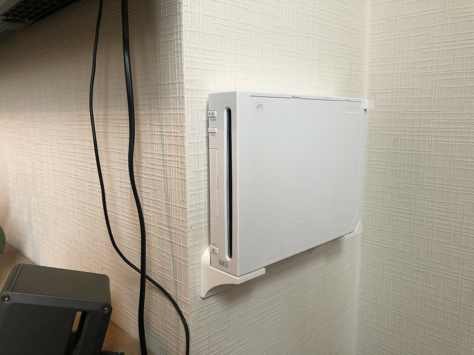 Nintendo Wii Console Wall Mount Holder Bracket Stand Dock Secure Space Saving