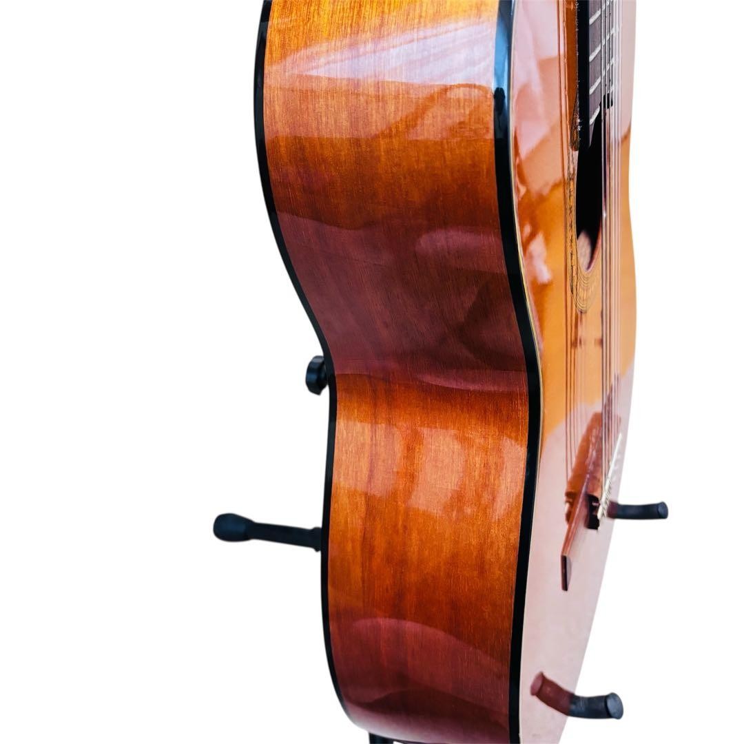 Yamaha CG142C Classical Guitar Solid Cedar Top With Case