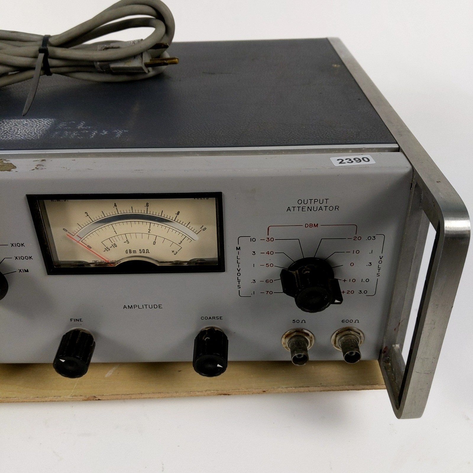 HP Hewlett Packard 651B Test Oscillator Signal Generator Powers On