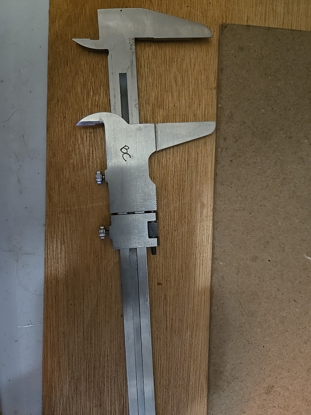 Vernier Caliper w/ Fine Adjustment