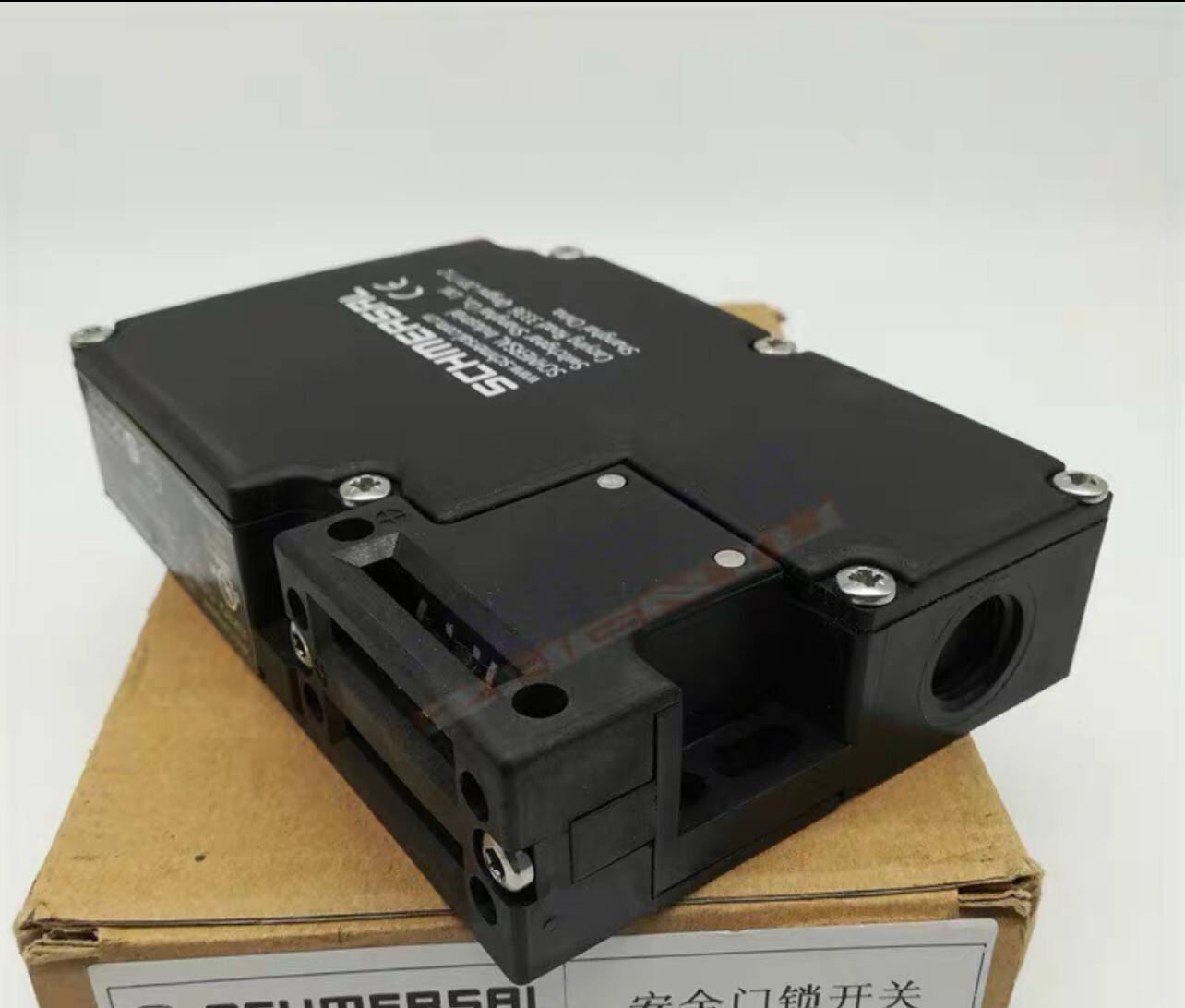 Schmersal Safety Door Switch AZM161CC-1212RK-024-2706 brand new