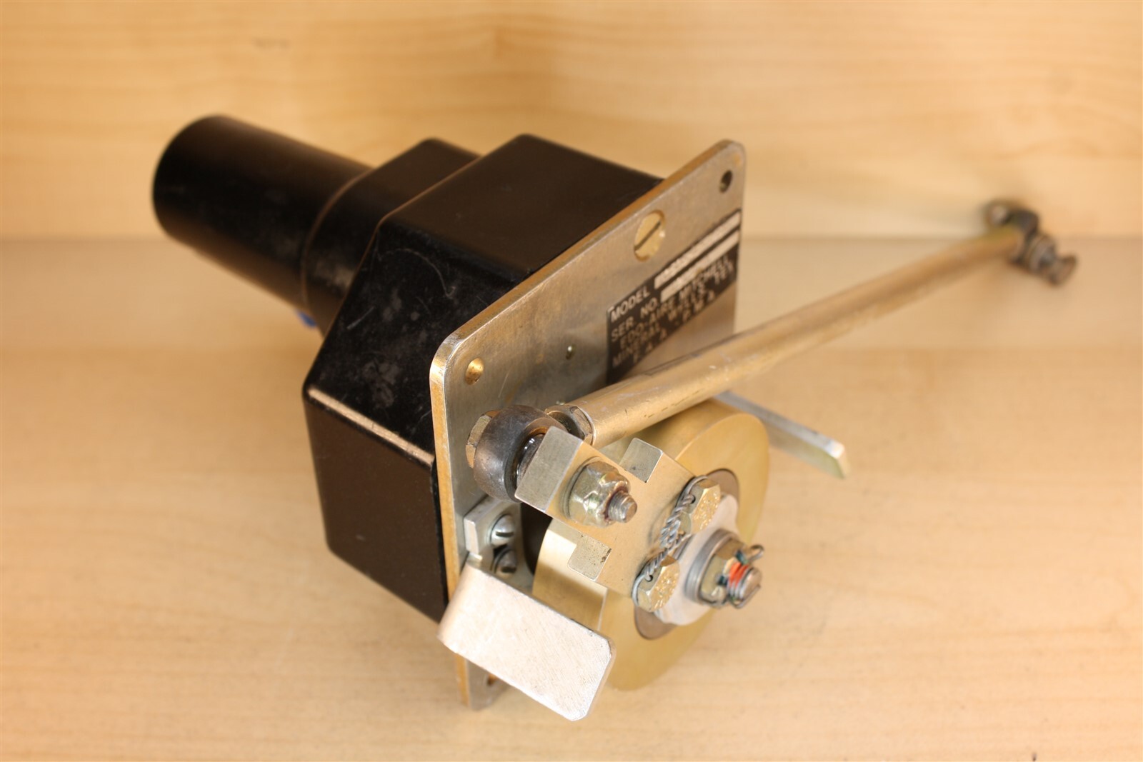 Edo-Aire Mitchell 1C508-1-378R Servo