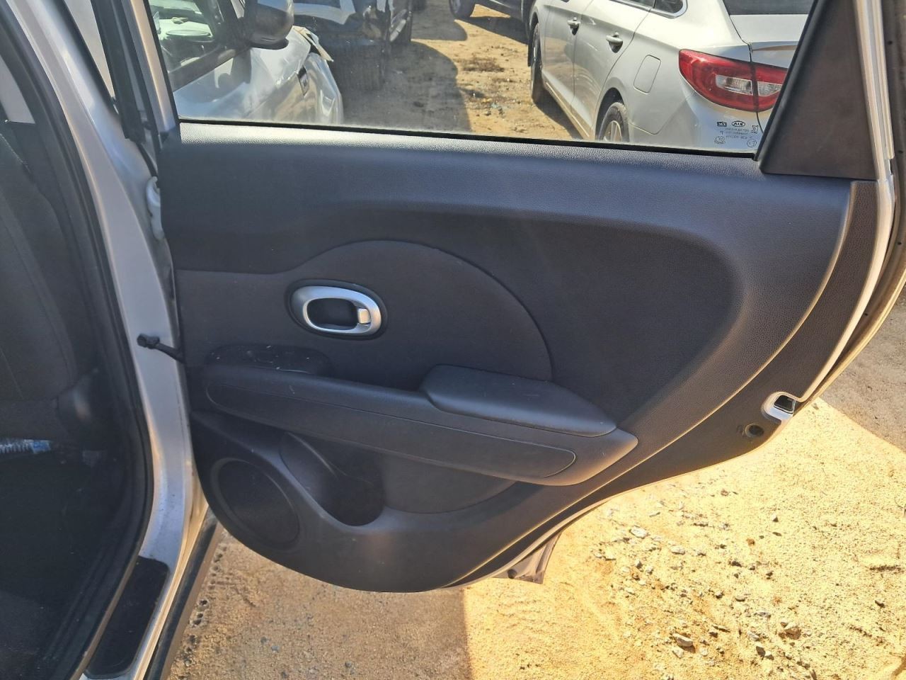 SOUL 2016 Glove Box 4884649