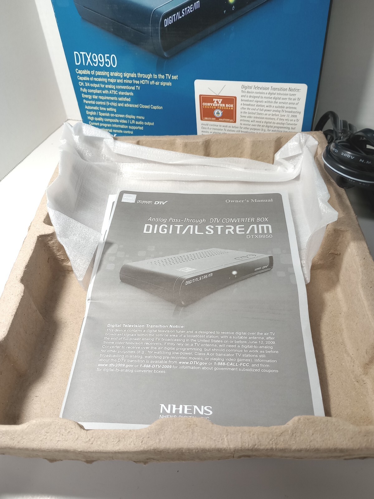 Digital Stream DTX9950 Analog Pass-Through DTV Converter Box