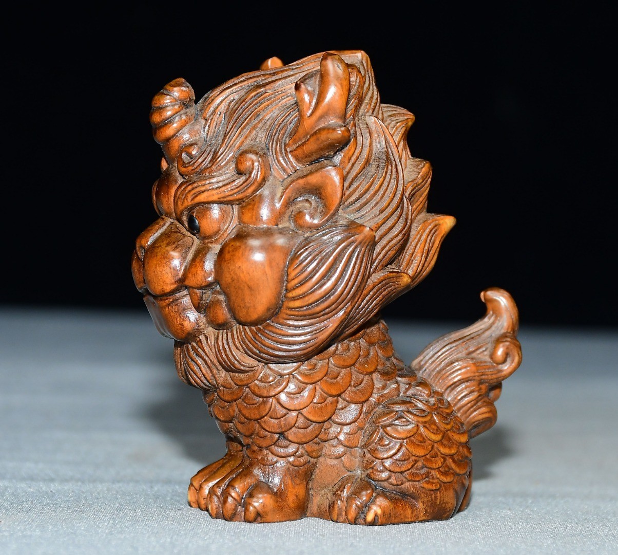 Exquisite Small Leaf Boxwood Qilin Ornament