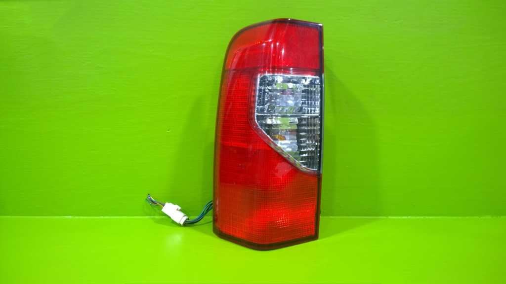 02 03 04 NISSAN XTERRA DRIVER  LEFT TAILLIGHT LAMP OEM 2302-45