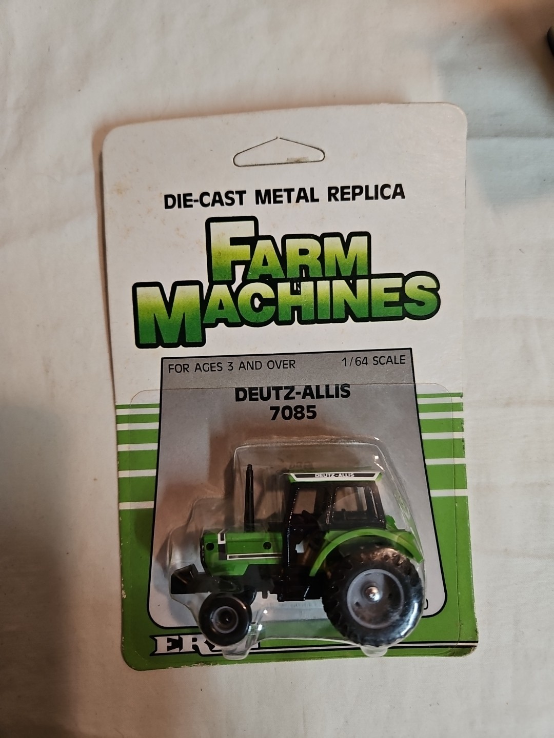 1986 ERTL Farm Machines Deutz-Allis 7085 Diecast Tractor NIP 1260