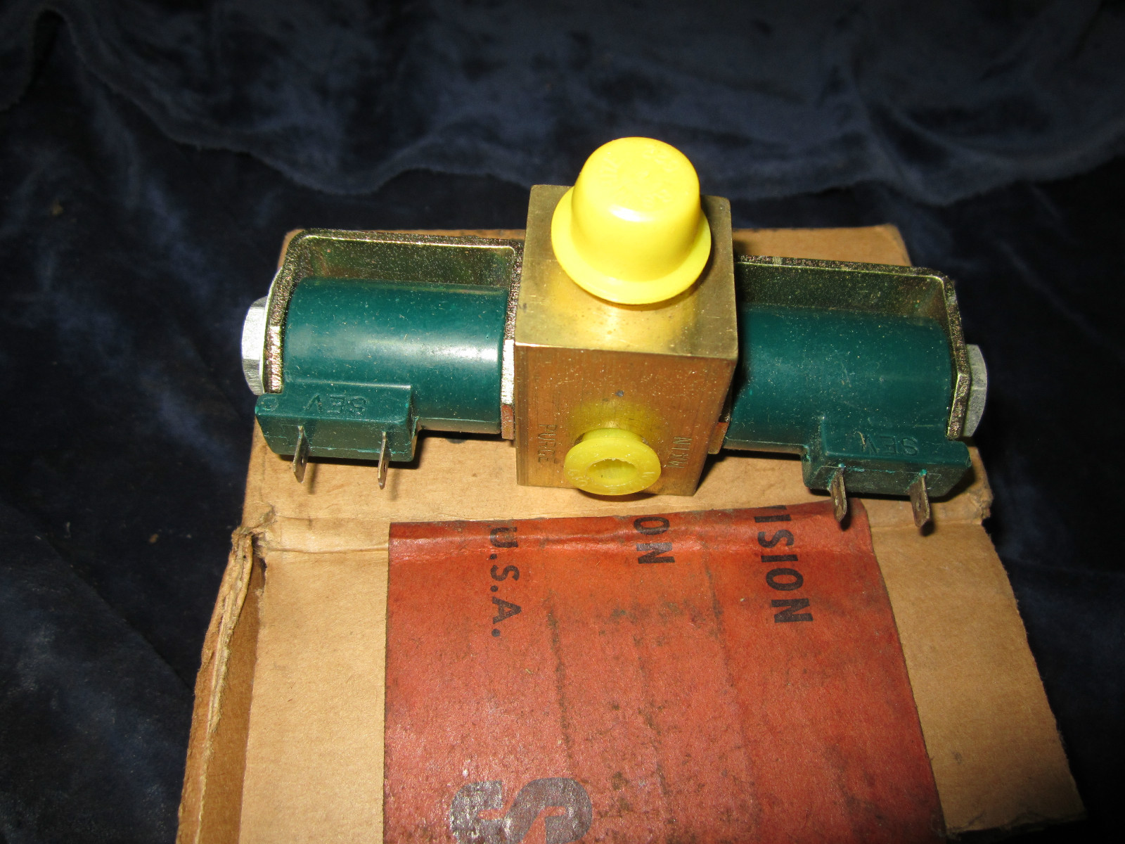 Skinner V75R1860 3-Way Solenoid Valve 120/60 Voltage 6202B-1