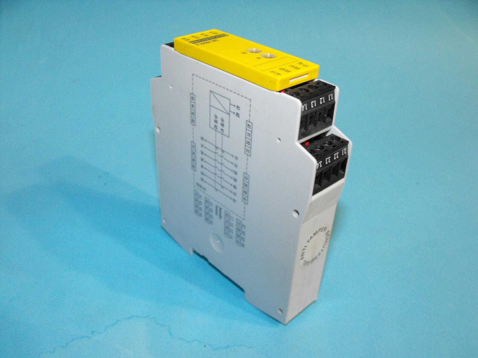 Schleicher SNE 4004K-A.Safety Relay 18815437.24V AC/DC.USED