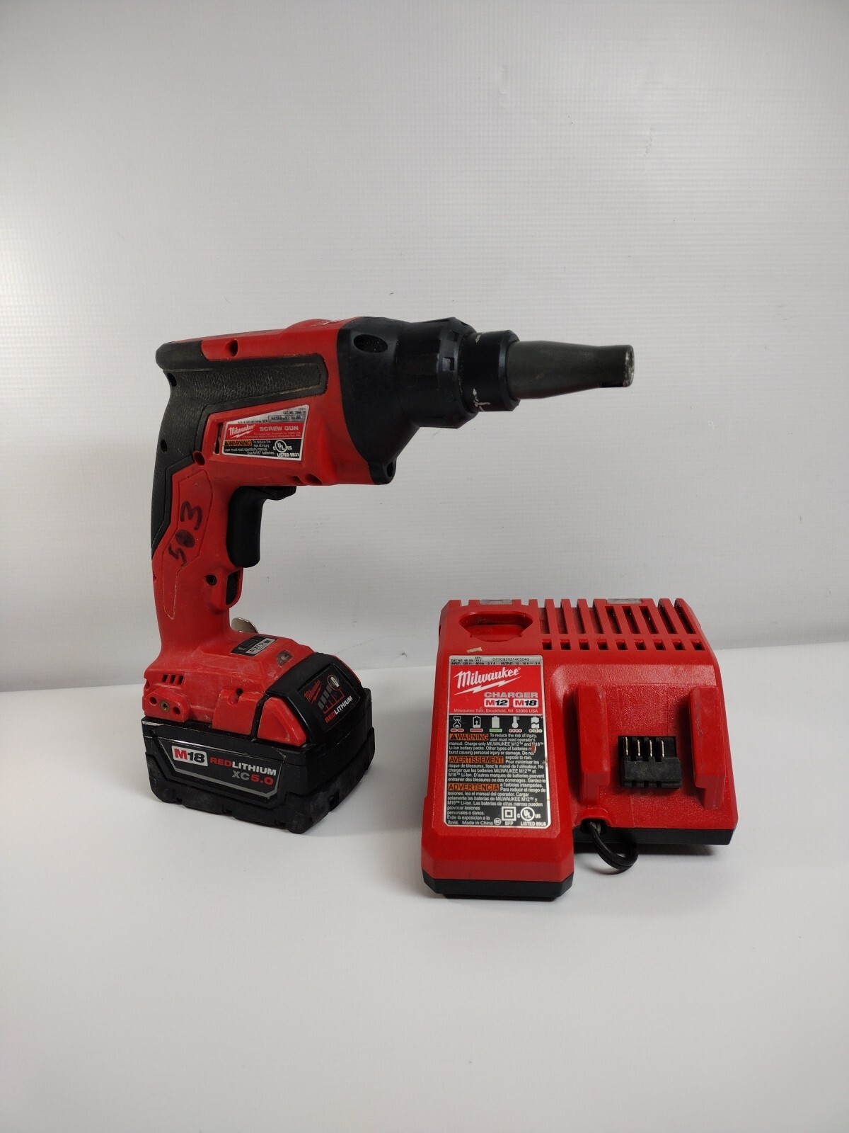 Milwaukee M18 FUEL 18V Drywall Screw Gun 2866-20 w 5.0 Battery and Charger