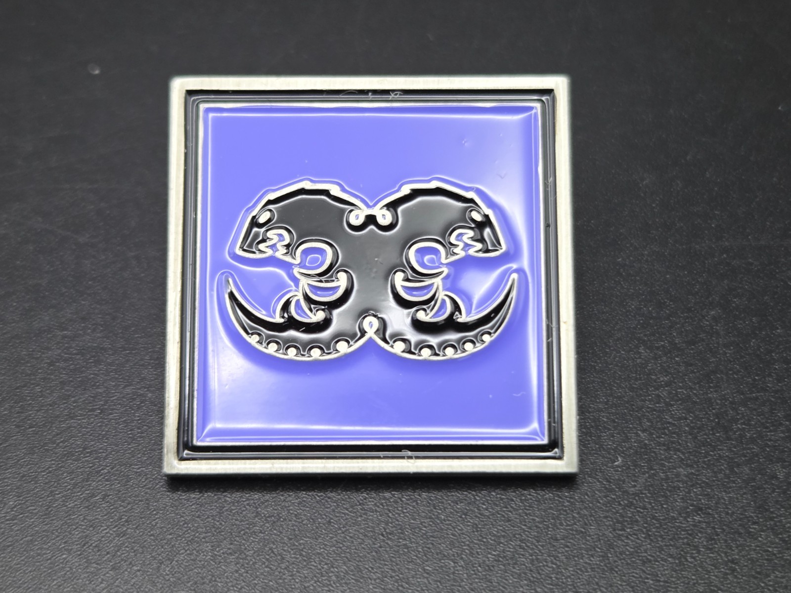Official Warhammer 40k Tyranid Genestealer Pin Badge Enamel 40,000 New