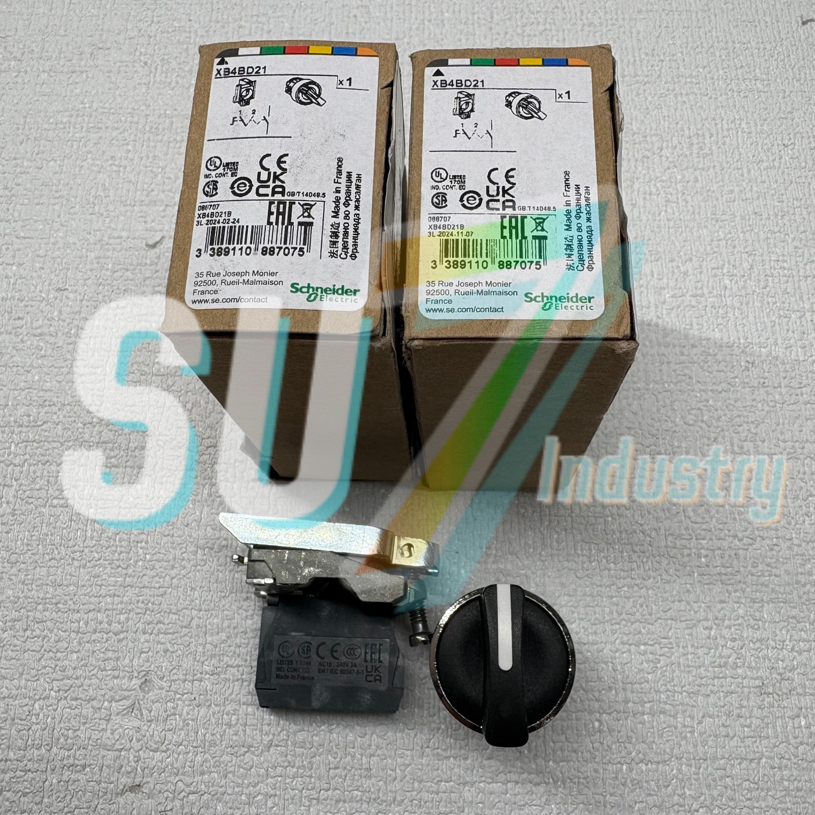 Schneider XB4BD21 metal selector switch # 1pcs New In Box