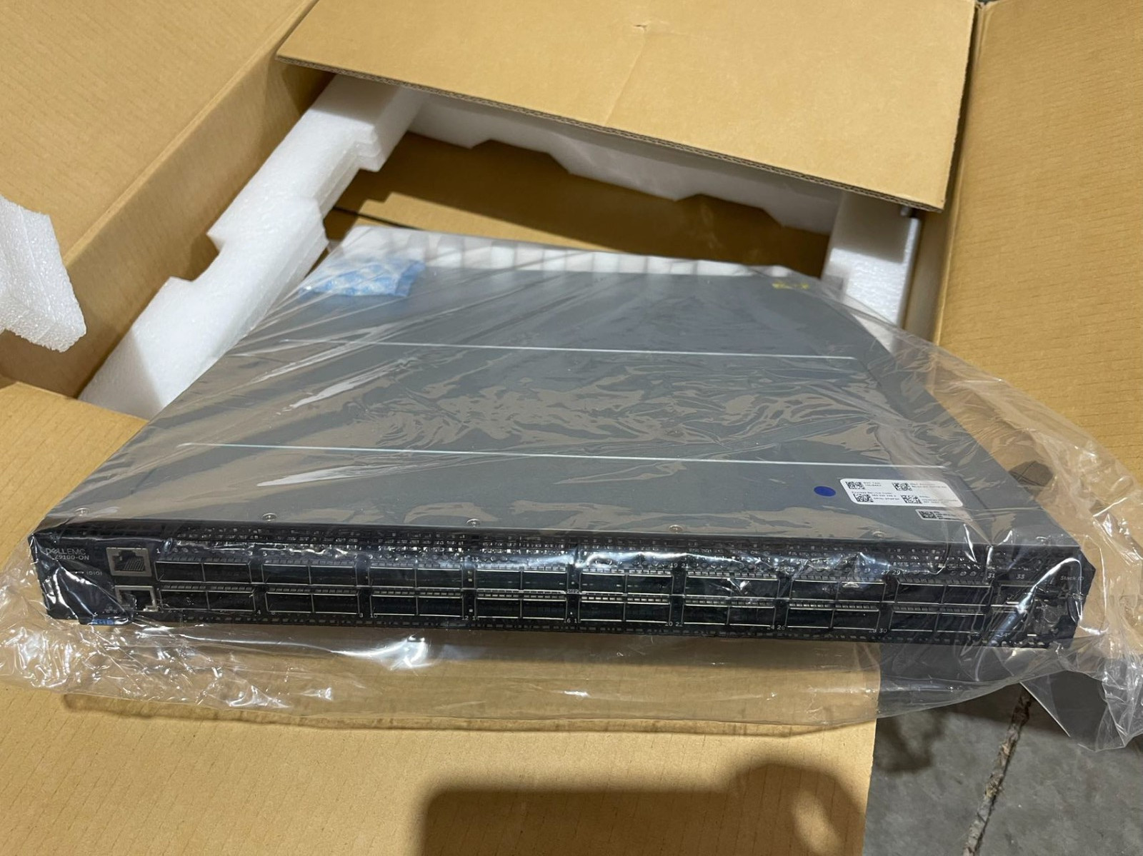 Dell Z9100-ON 7MF5P 32x 100GB QSFP Perpetual OS10 License R-F Airflow 2X 750W