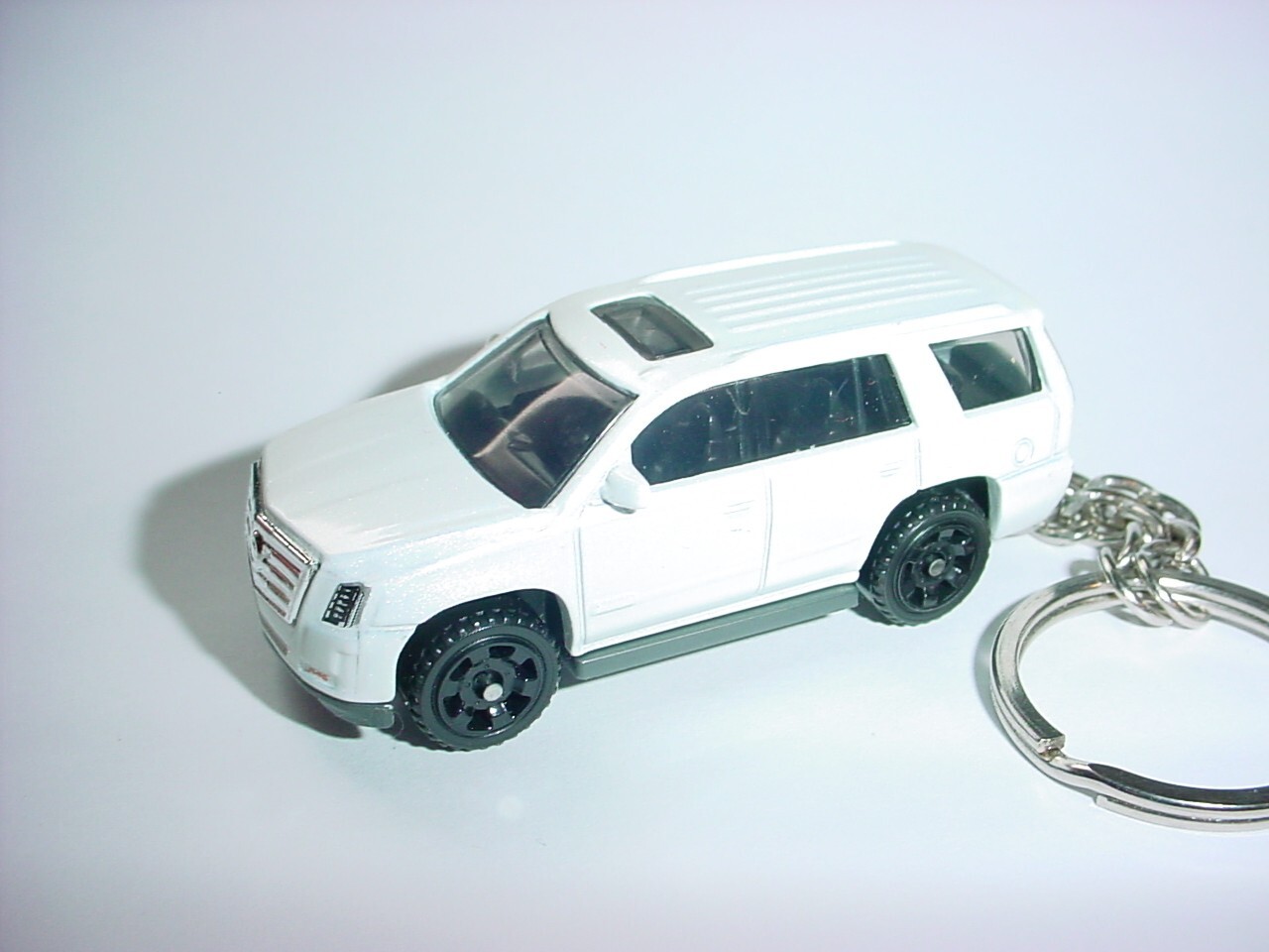 HOT 3D SNOW WHITE CADILLAC ESCALADE CUSTOM KEYCHAIN keyring BLING tulsa king