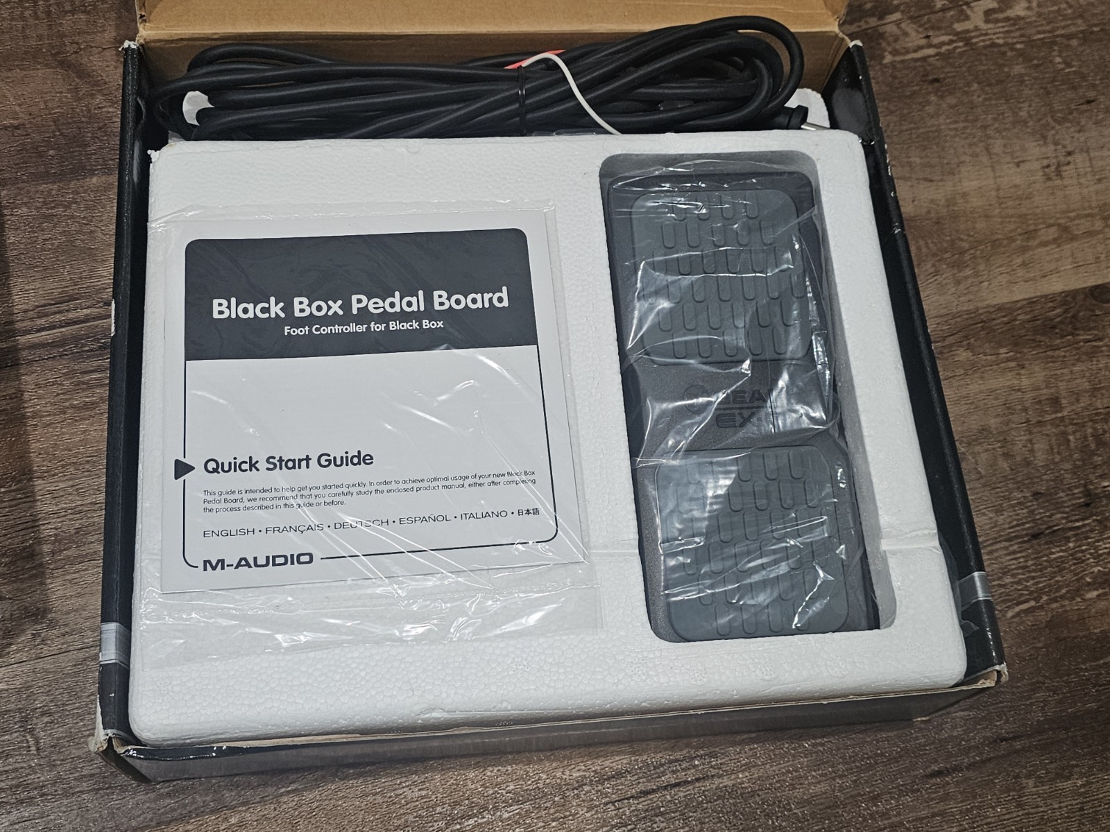 M-Audio Black Box Guitar Multi-Effect Processor/Interface + Pedal Board