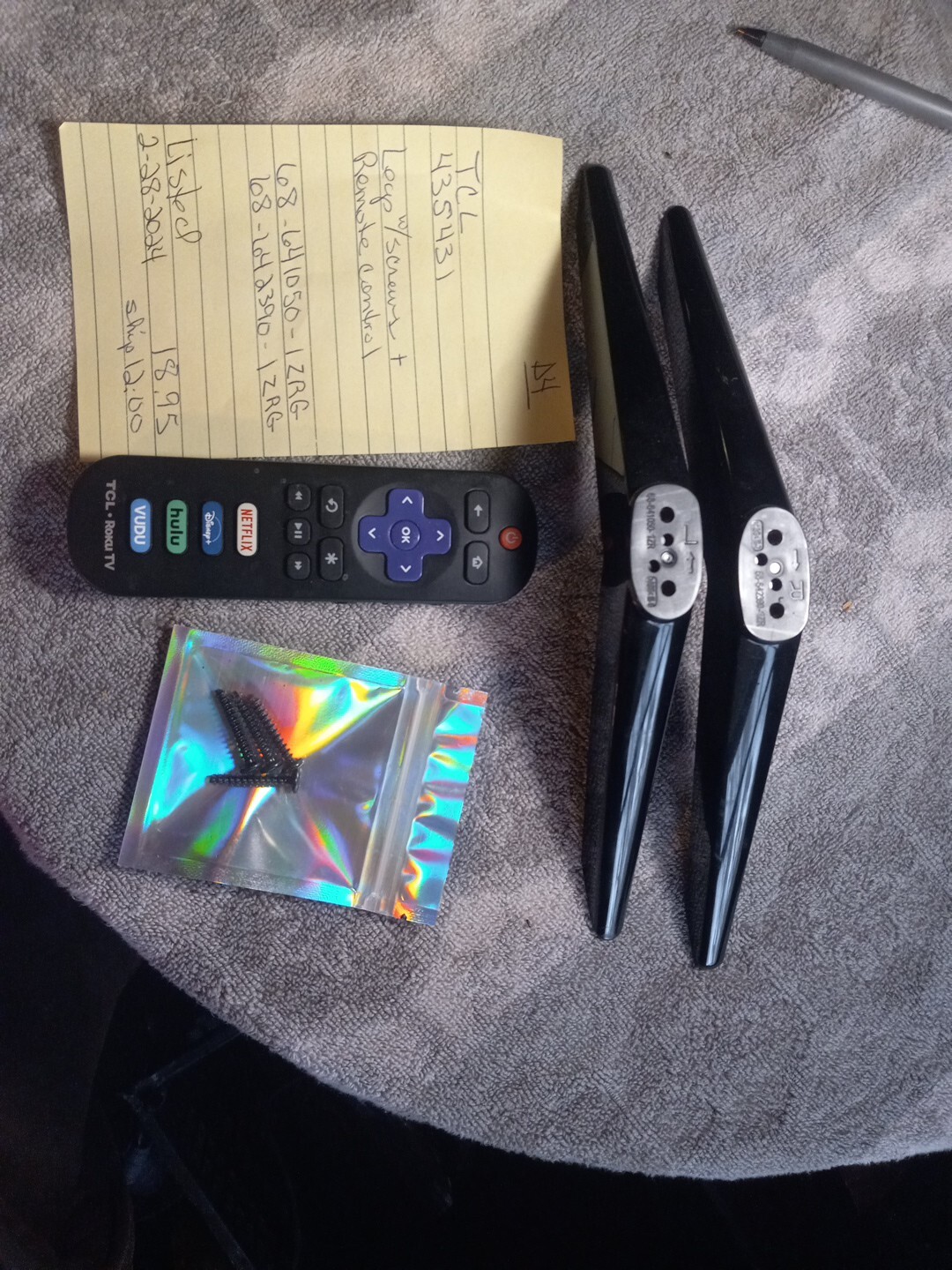 TCL Legs W Screws and Remote Control