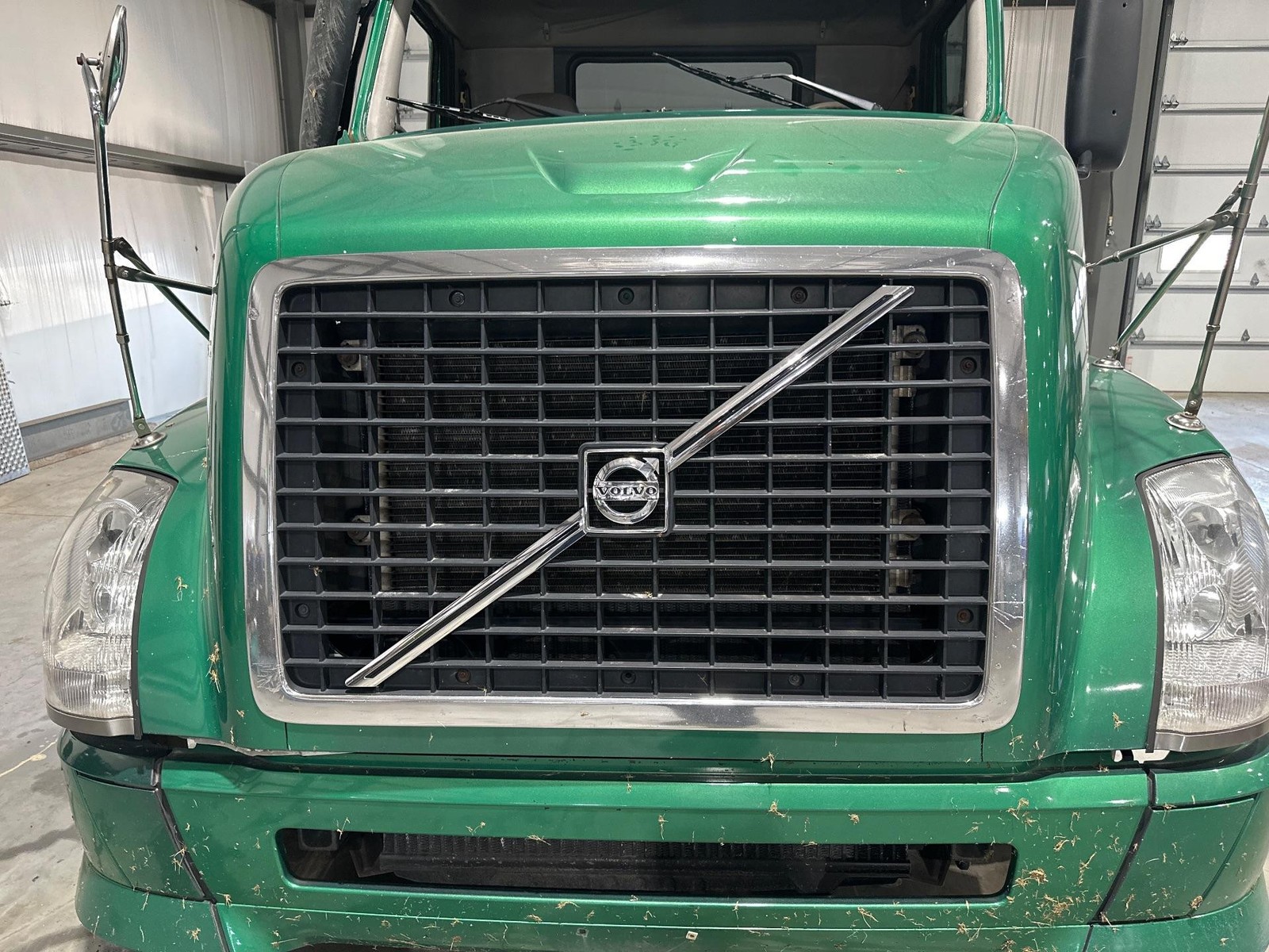 2003-2017 Volvo VNL Grille - Used
