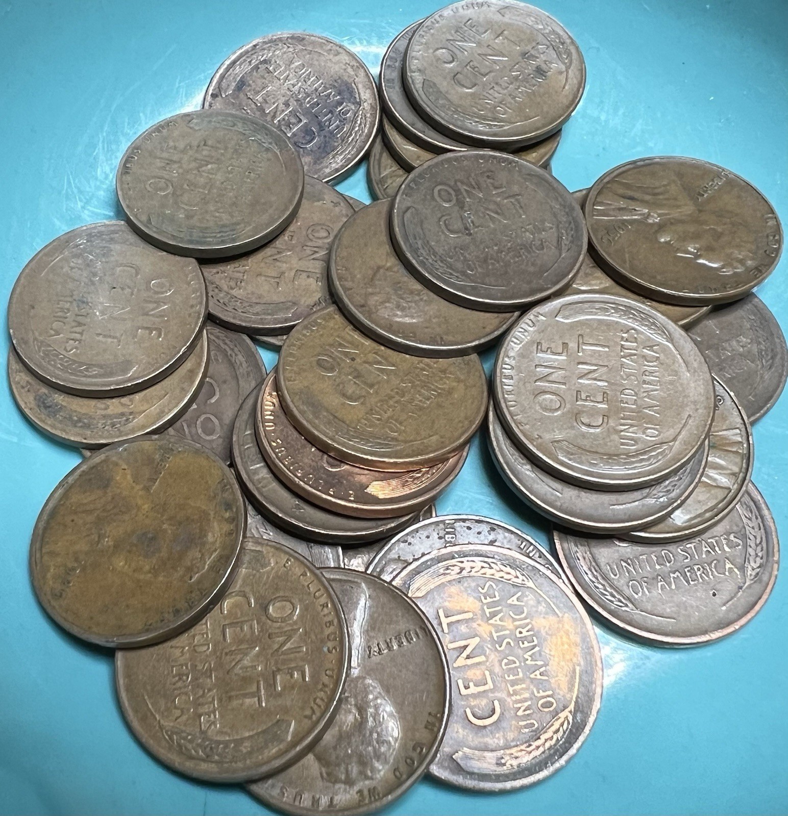 Lot Of 25+ Lincoln Wheat Cent Pennies **Unsorted Random Assortment**