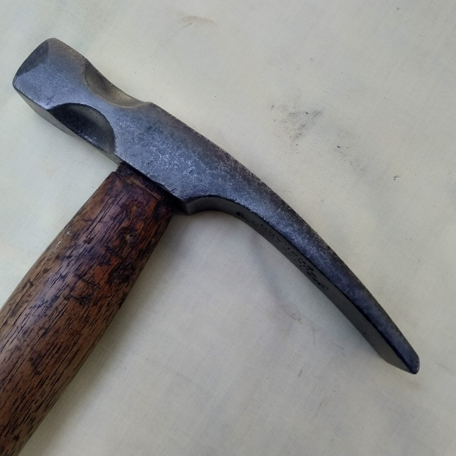 J . TYZACK SONS BUILDERS BRICK HAMMER HICKORY HANDLE OLD TOOLS ENGLAND 🔵