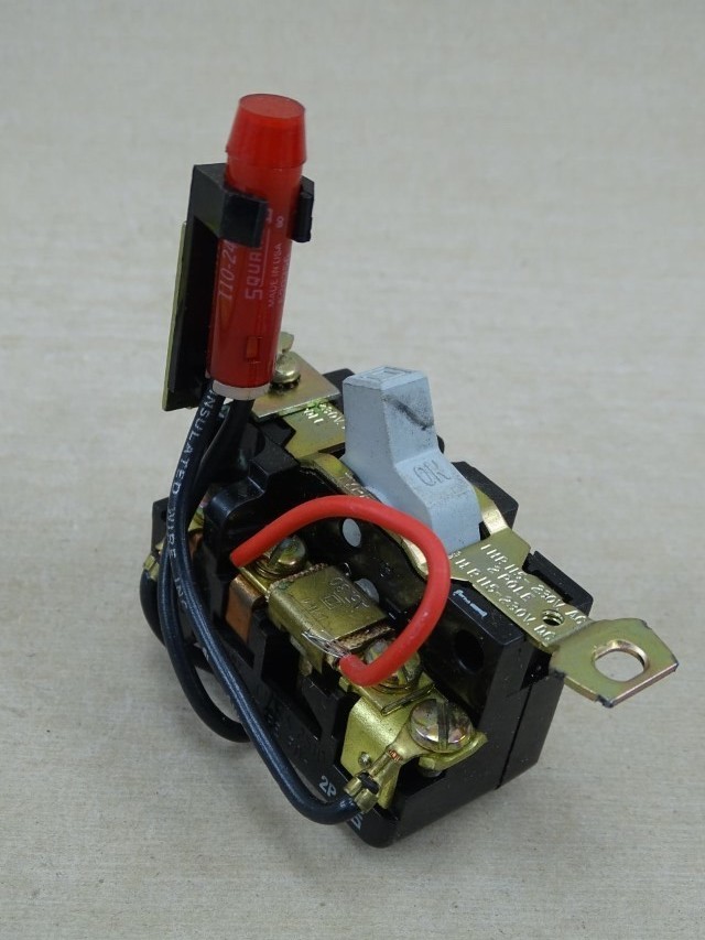 Square D Manual Motor Switch W/ Led Indicator TYPE: FO, 2 POLE, 230 V., CL 2510