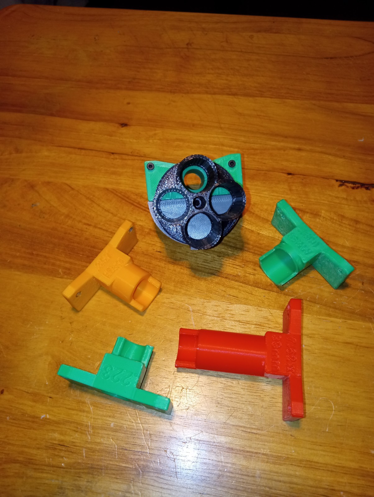 Lee APP Universal Case Feeder 3D Printed With 5 Case Adapters,No More Adjusting.