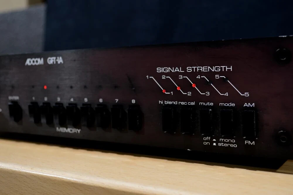 Adcom GFT-1A Quartz Referenced Digital AM/FM Stereo Tuner