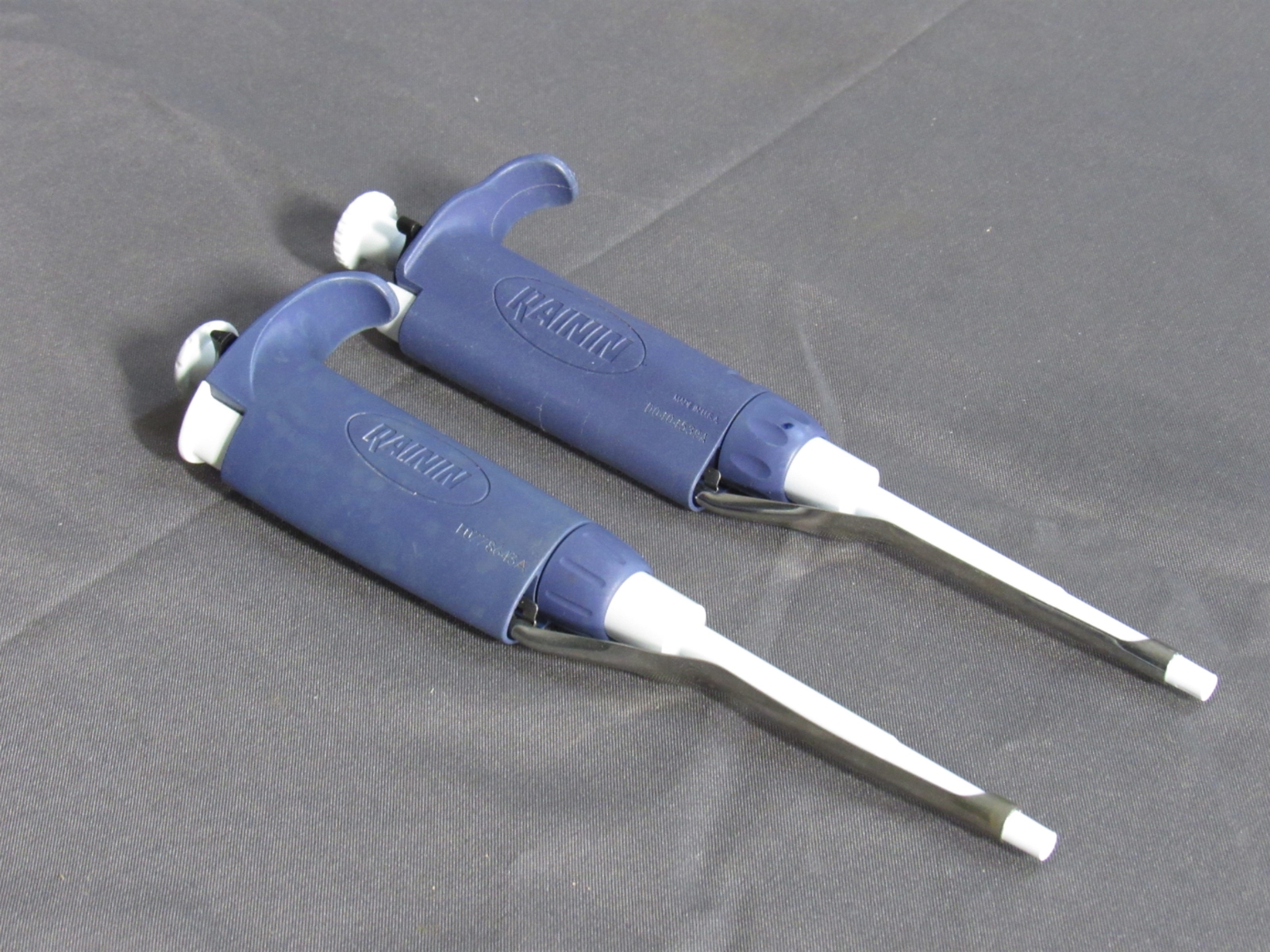 Lot of 2 Rainin L200 Pipet-Lite Single Channel 20-200μL Pipettes