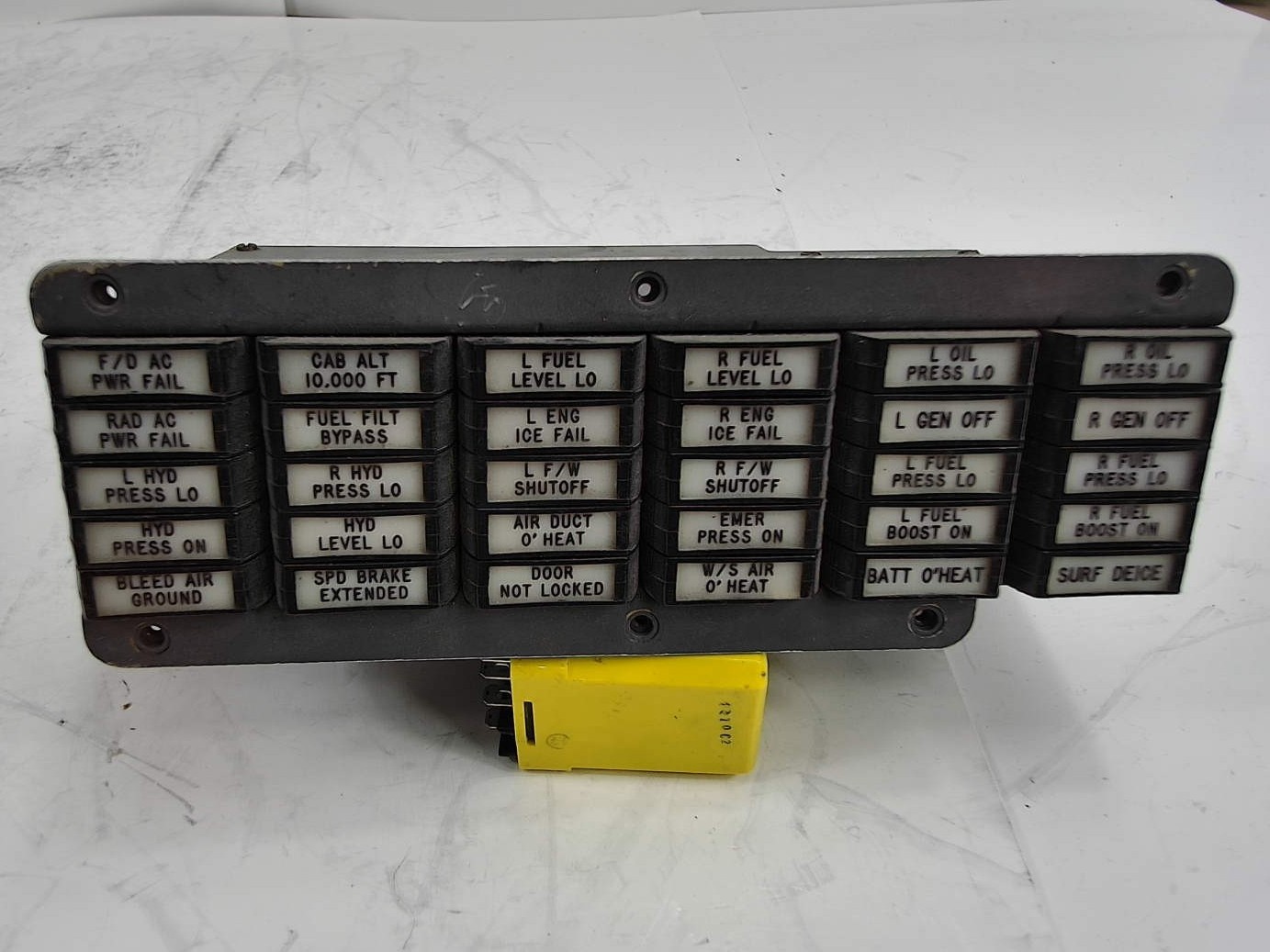 Panel - Annunciator  Cessna 9912046-3 (CORE)