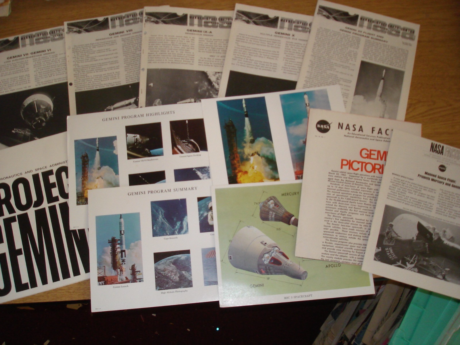 NASA lot of Gemini books/brochures/pictorial/photos/Project Gemini booklet 1960s