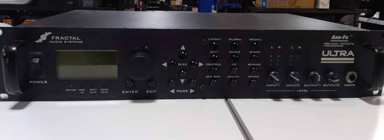 - Fractal Audio Systems Axe-Fx ULTRA Multi-Effects Processor Japanese -