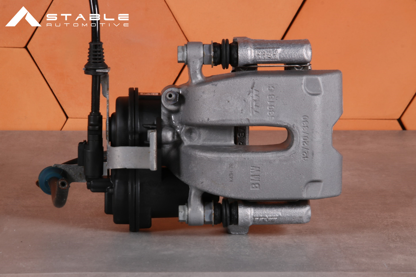 BMW G30 G31 G32 X3 G01 REAR LEFT BRAKE CALIPER 6870575 42/20/330 20 km !!!