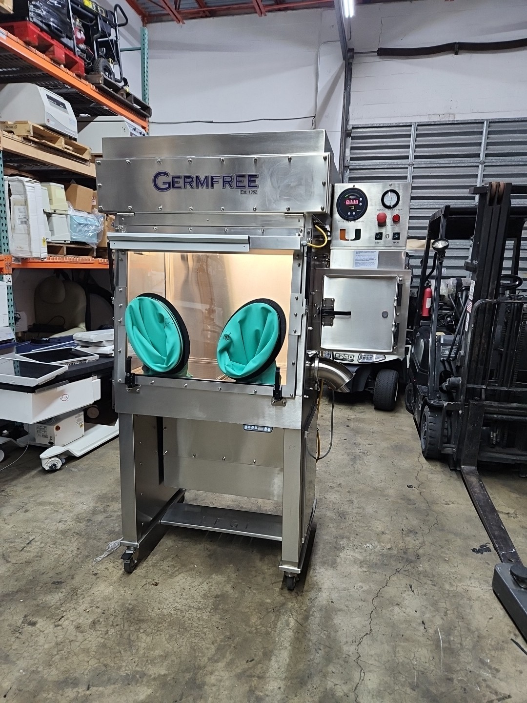 Germfree Model LFGI-3USP Laminar Flow Isolator Glove Box Fume Hood Sensocon A4
