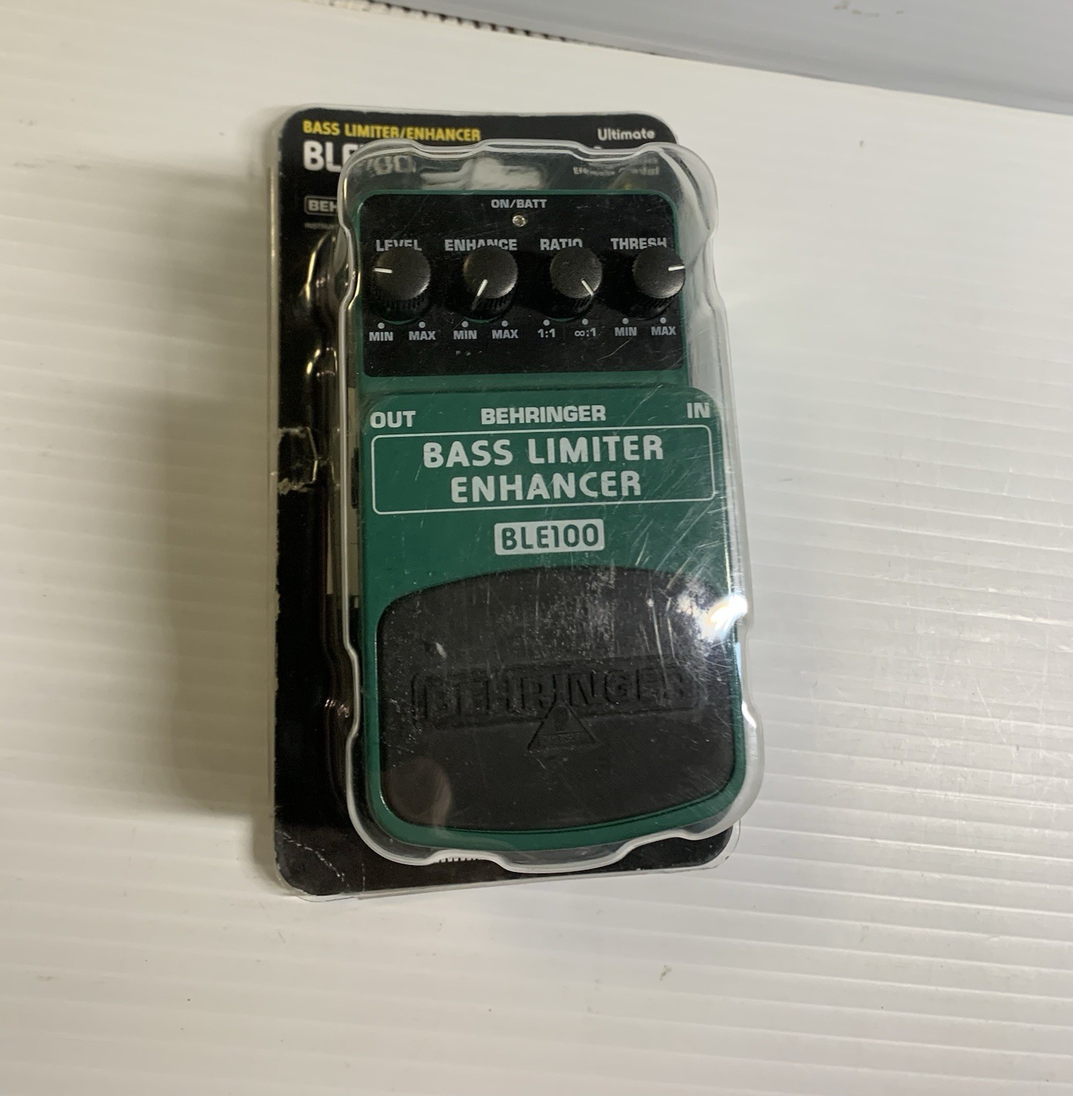 BEHRINGER BLE100 Limiter Enhancer Guitar Pedal New