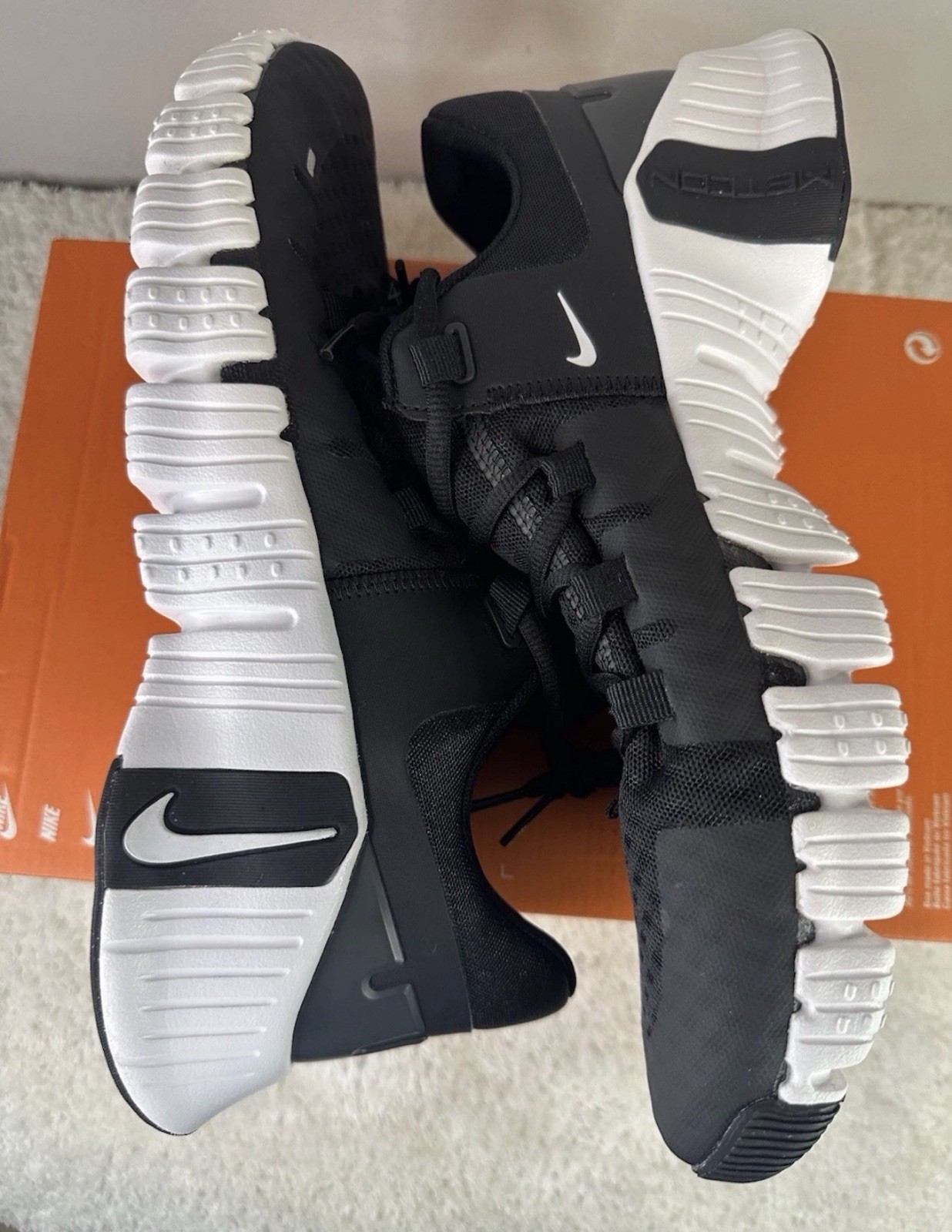 Mens Nike Free Metcon 5 Black/White size 10.5