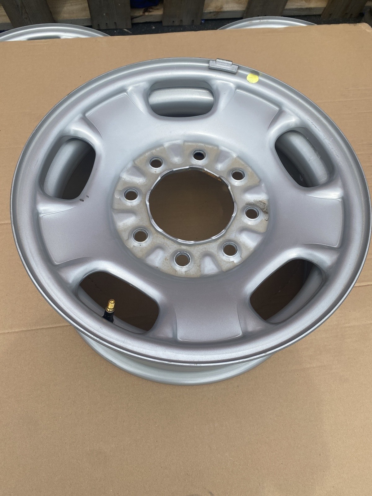 11-24 Sierra Silverado 2500 3500 OEM Steel Wheel Rim 17x7.5 8095 09597724 Silver