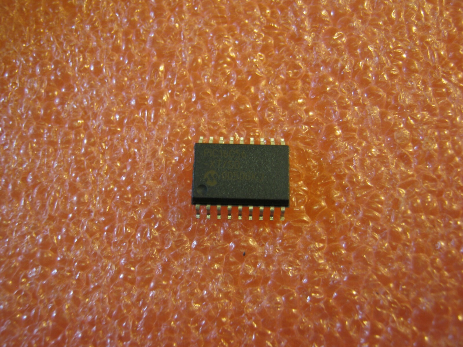 PIC16C56-XT/SO Lot of 10 NOS Pieces from Microchip