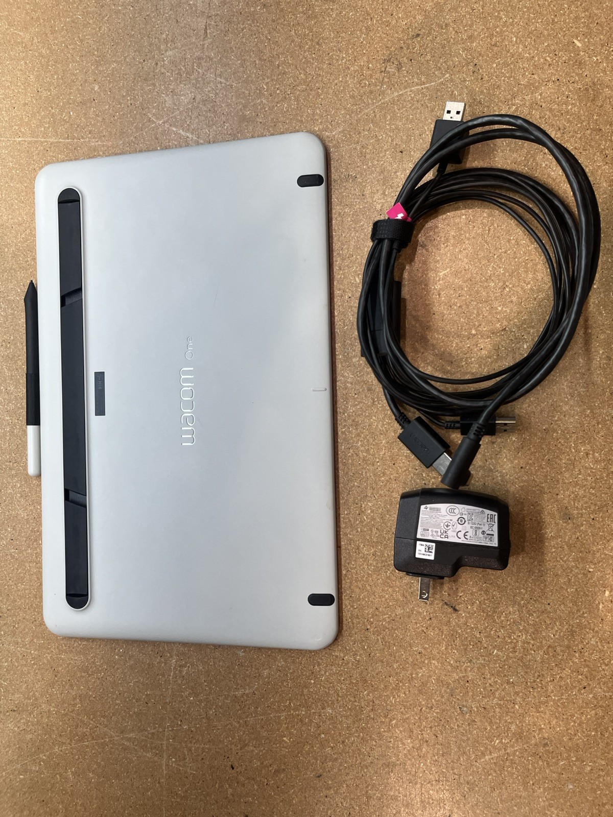 Wacom One Drawing Tablet 13.3" Pen Display Flint White