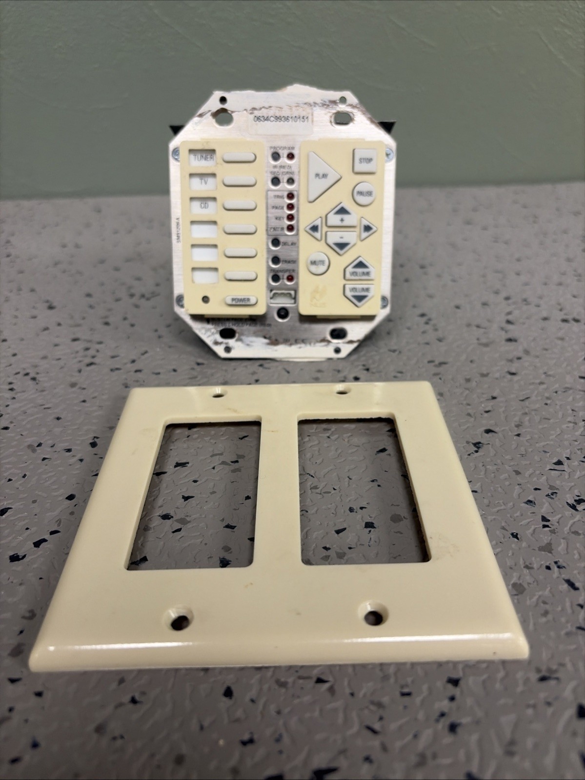 Niles Intellipad MP00124 6-Source IR Keypad System