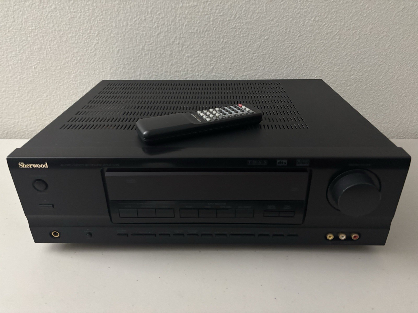 Sherwood RD-6105 5.1 Channel Dolby Stereo Tuner Receiver Remote Bundle - Tested