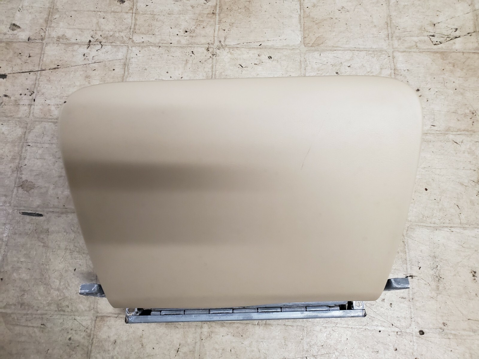 2004 2005 06 07 2008 2009 JAGUAR XJ8 XJR SUPER V8 VANDEN PLAS GLOVE BOX TAN SEL