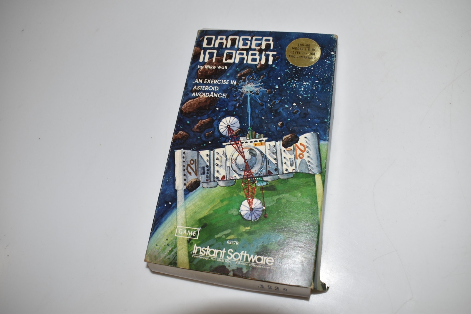 *KB* TRS-80 DANGER IN ORBIT - COMPLETE W/ BOX CASSETTE MANUAL 1980   (VWD44)