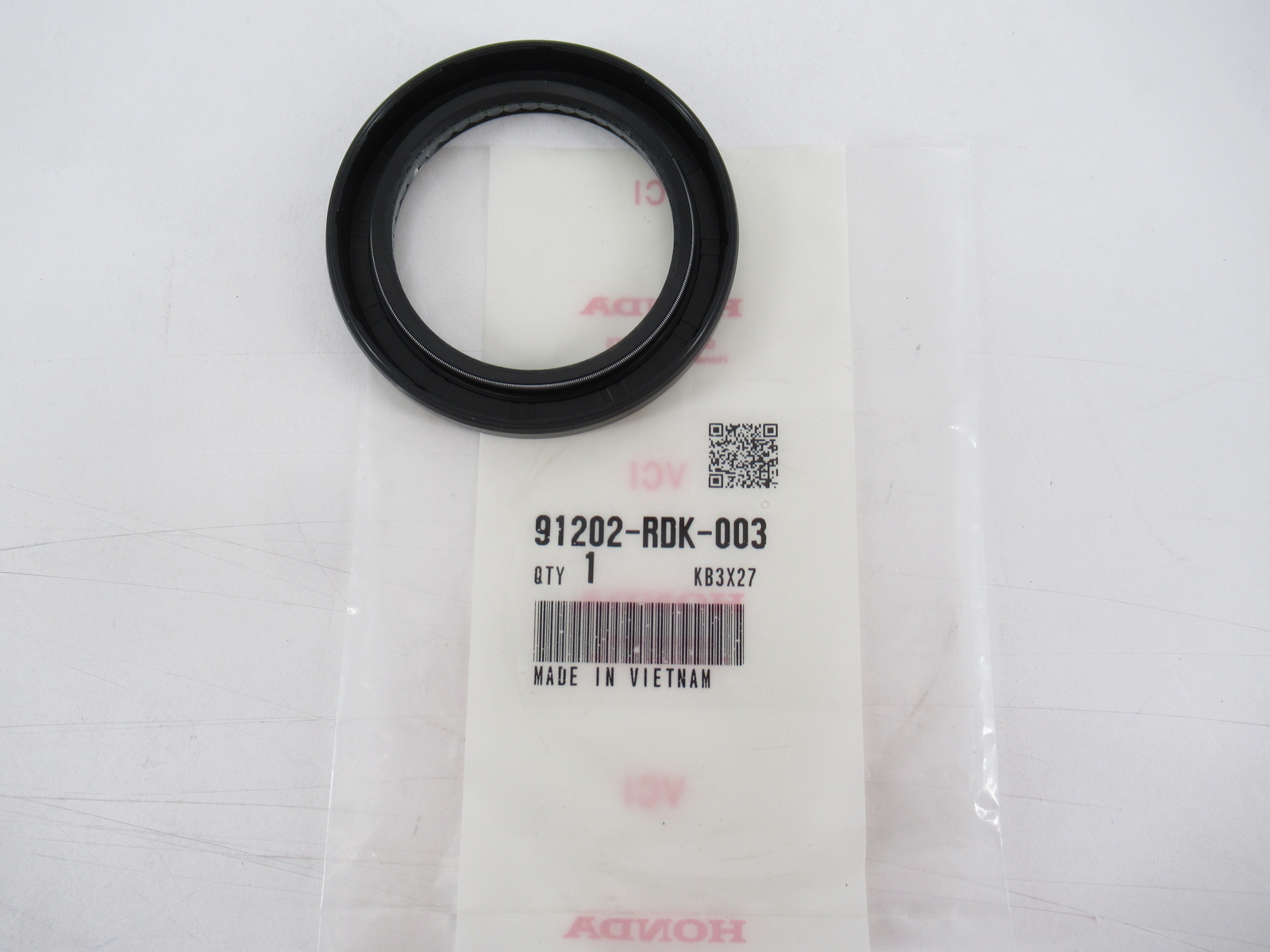 Genuine OEM Honda 91202-RDK-003 Transfer Case Input Shaft Seal