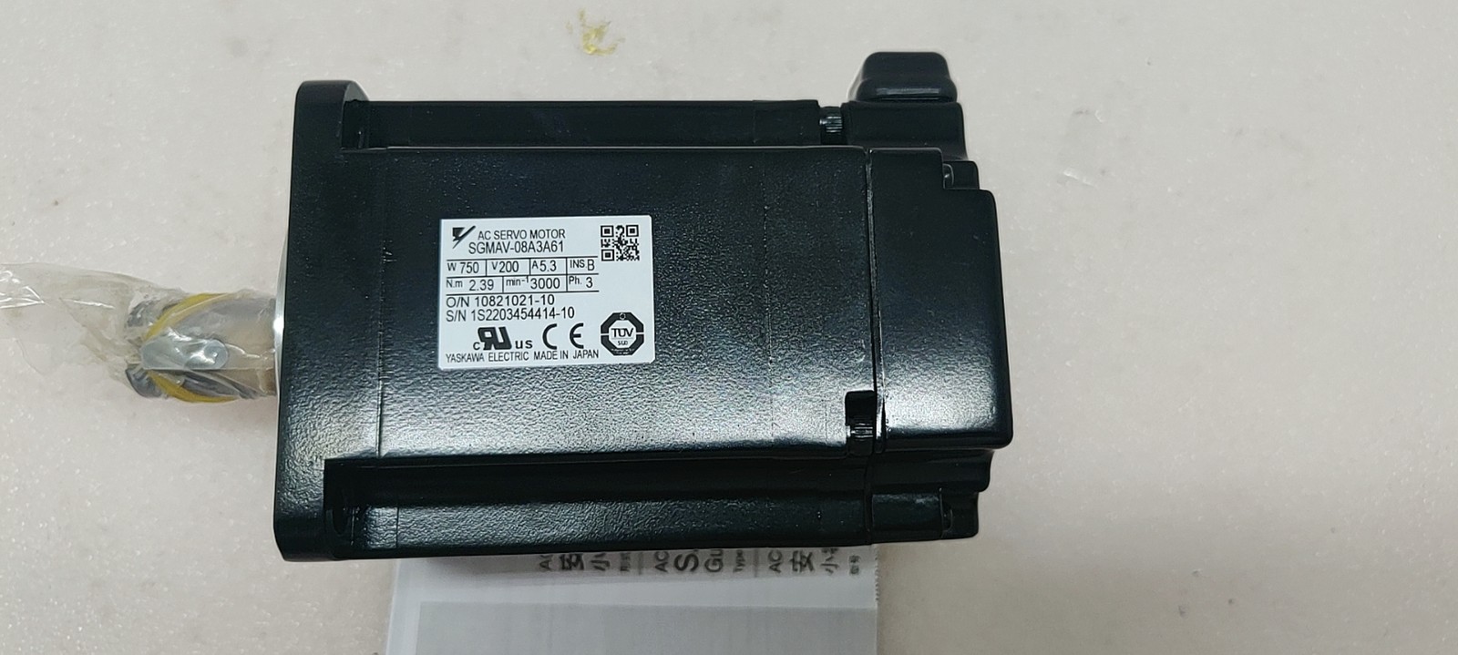 One NEW- Yaskawa servo motor SGMAV-08A3A61