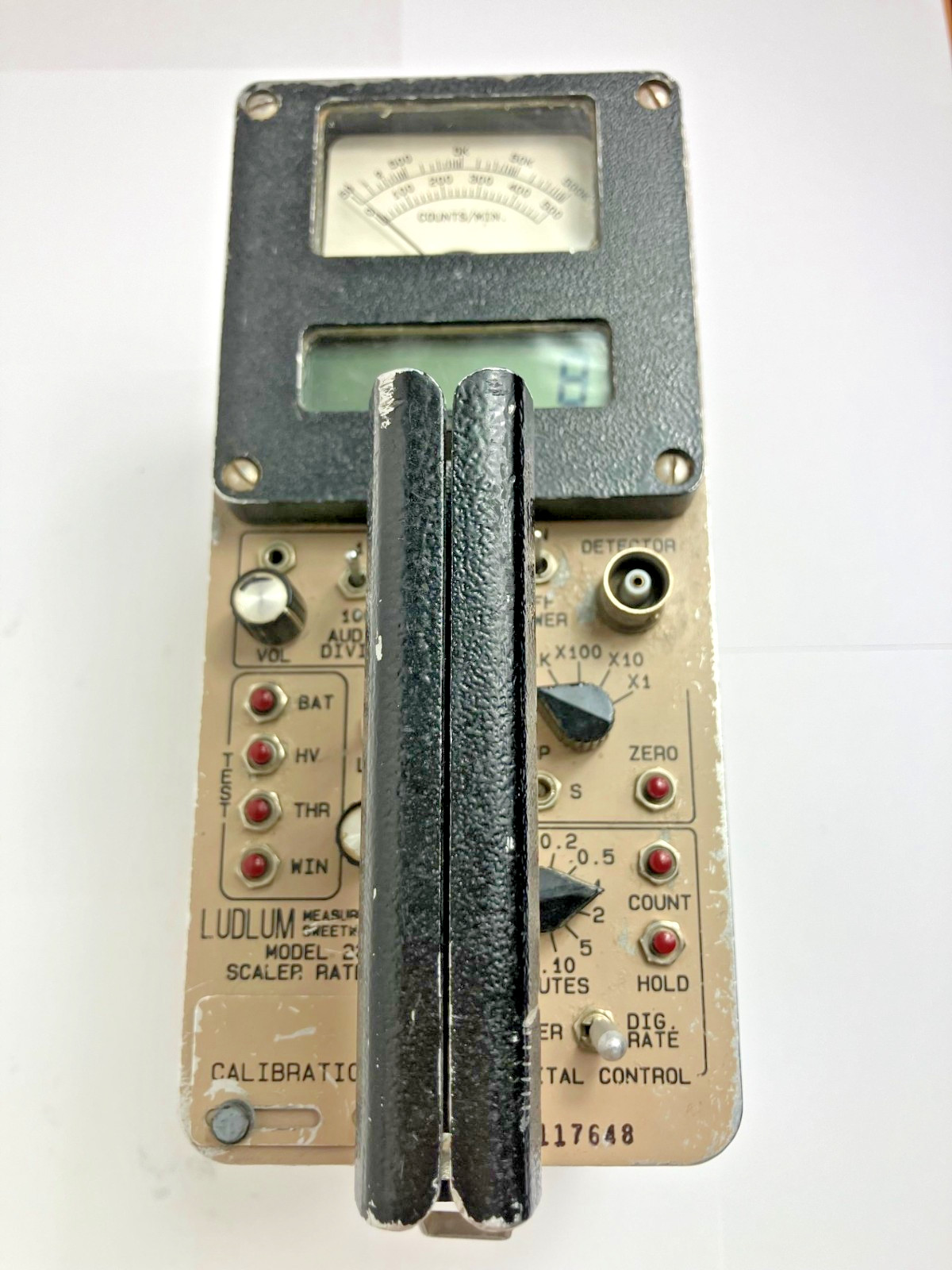 Ludlum Model 2221 Ratemeter/Scaler with RS-232 Port & Bluetooth Module
