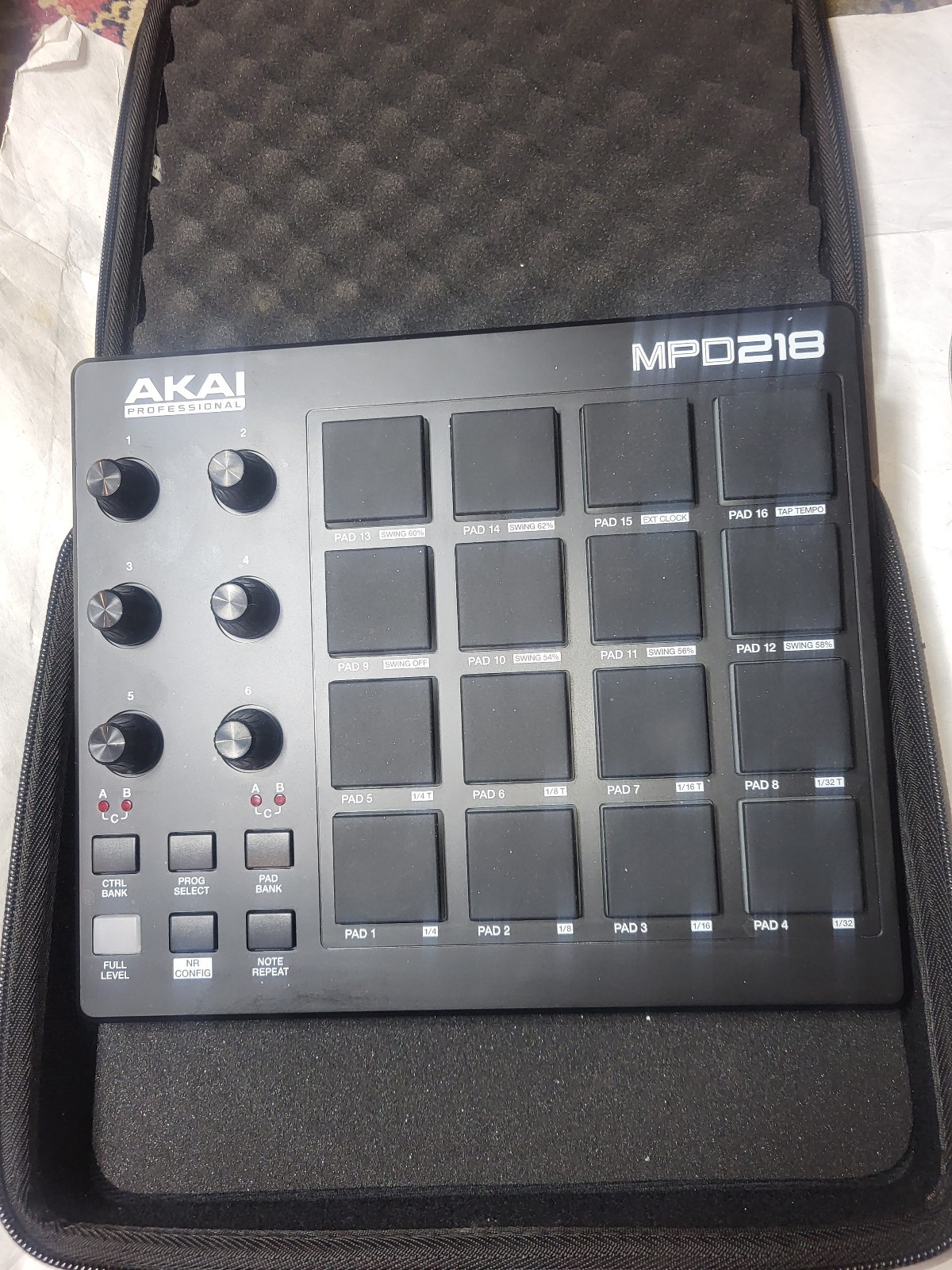 Akai Professional MPD218 USB MIDI Controller