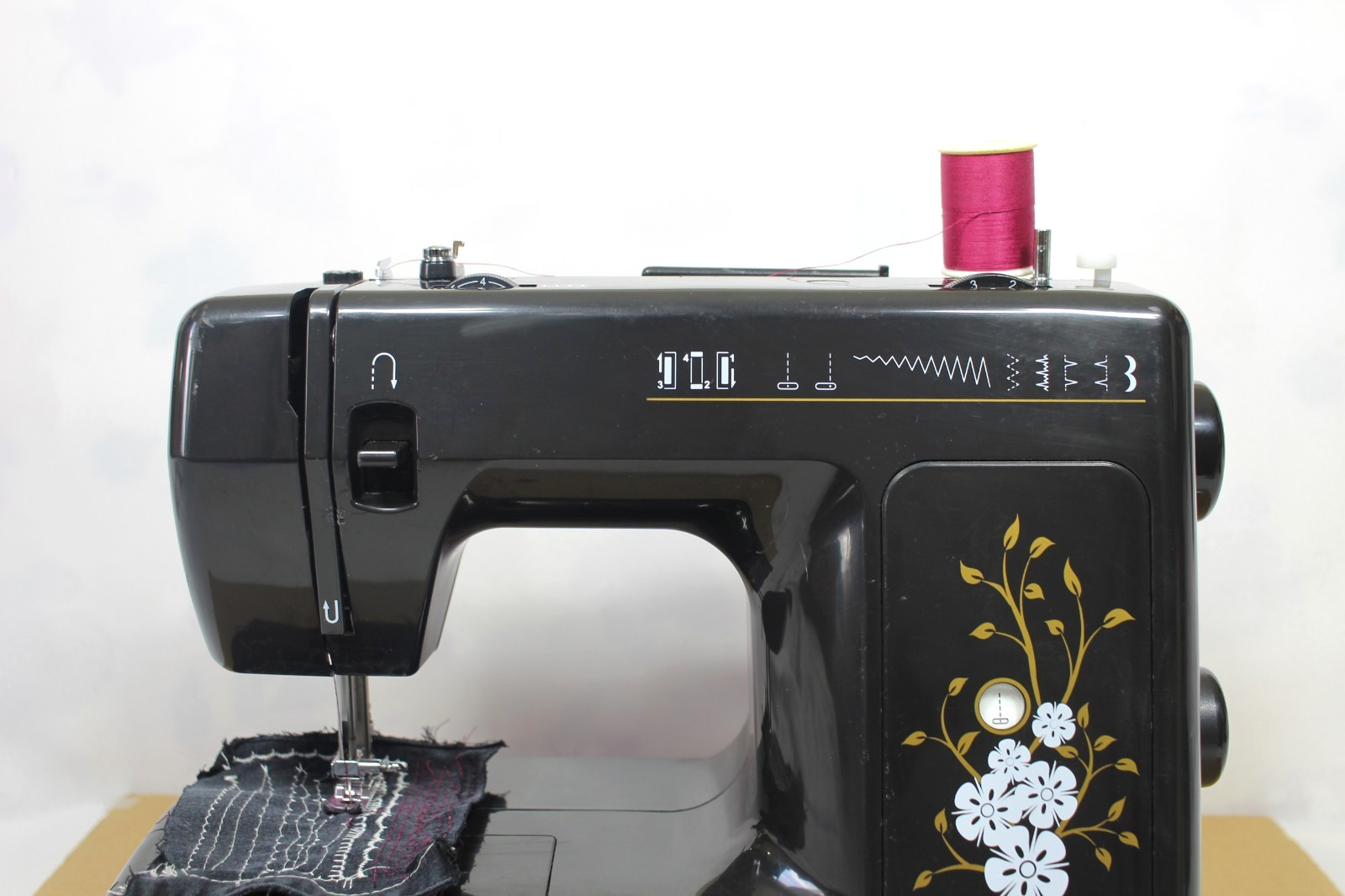 Bernina Bernette Model 46 Sewing Machine TESTED & WORKING READ FULL DESCRIPTION
