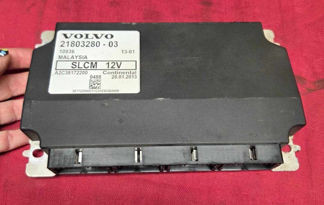 VOLVO LIGHT CONTROL MODULE SLCM 21803280-03, A2C38172200 CONTINENTAL, VIN 153625