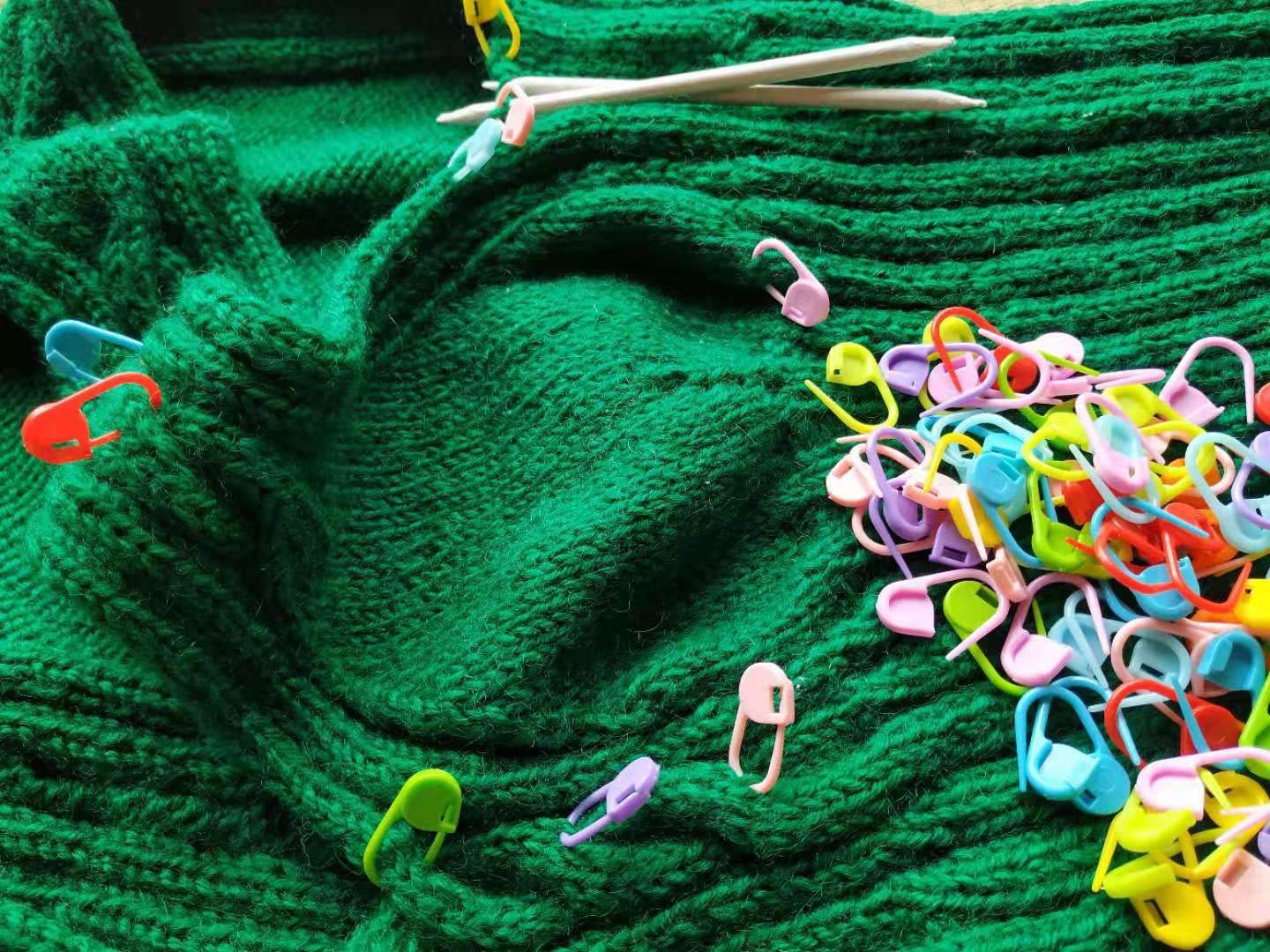 JOSDIOX 60-Piece Crochet Knitting Markers - Locking Medium, 10 Color 60 Pcs